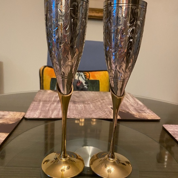 Luxurious Silver and Gold Etched Champagne Flutes - Picture 4 of 4